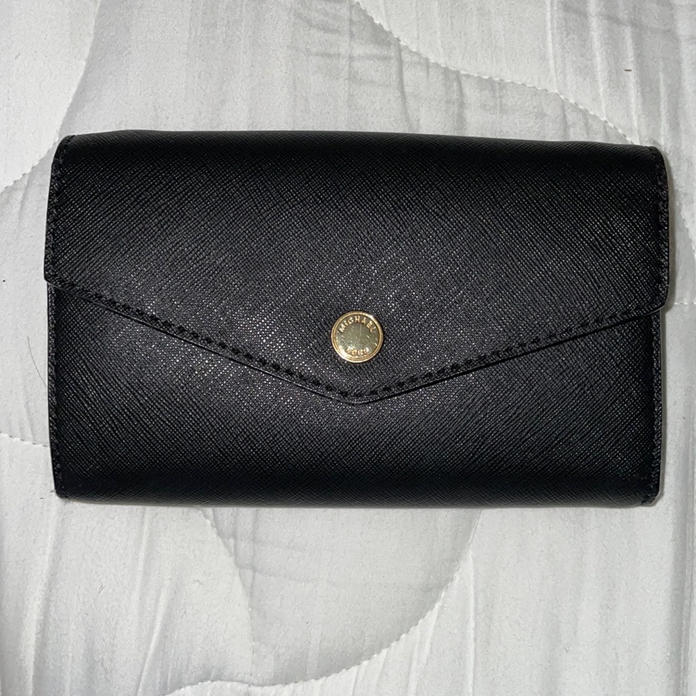 Michael Kors crossbody purse with removable strap.
